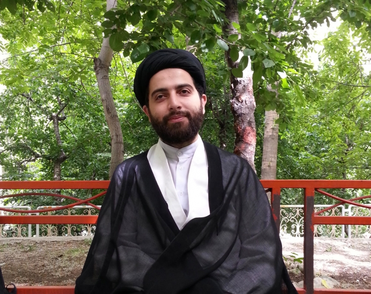 حذف فضای های مجازی امروزه در جامعه ما نه تنها ممکن نیست بلکه عقلانی نیز نیست  که  فرد را به قرون گذشته بر گردانیم که مثل گذشته گان زندگی کنید و این ابزار زندگی روز است و این که گفته می شود &laquo;فرزند زمانه خویش باید&raquo; به این موضوع اشاره دارد و باید زمانه خود را درک کنیم اما این ساده اندیشی است که بگوییم این ابزار ها هیچ گونه جهت گیری ندارد و در منافع استکبار نیست. 