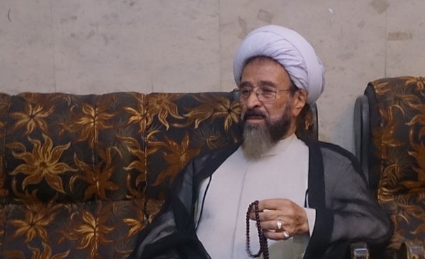 عین این جمله را علامه طباطبایی به من فرمودند. [پس از آزادی] رفتم منزلشان و هیچ کس نبود. اولاً دعا فرمودند که شماها مأجور هستید و اسلام فقط این نیست که ما منبر برویم و... تصریح کردند به این که فقط ما مسائل عادی مردم را بگوییم؟ اسلام امر به معروف دارد، نهی از منکر دارد. دعا کرد و اصلا فرمود که "ما غبطه می خوریم به شما."