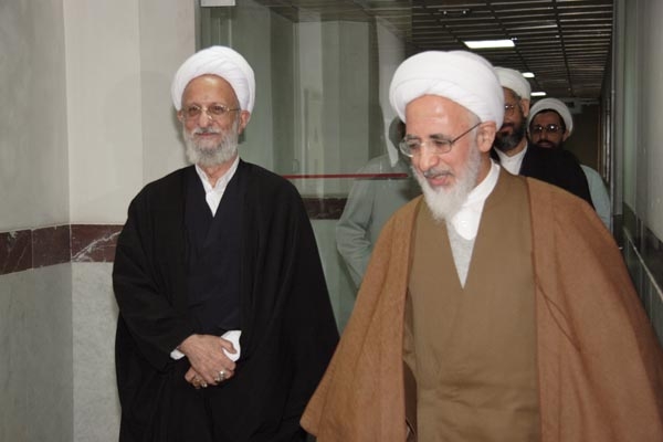 علامه جوادی آملی: امیدواریم خدا بر ما منت بگذارد و آیت الله مصباح را حفظ کند/ دستاوردهای موسسه امام خمینی (ره) به برکت و عنایت آیت الله مصباح است/ حوزه برای تربیت نسل علمی آینده برنامه مدون ندارد امیدواریم ذات اقدس الهی بر ما منت بگذارد، اشراف آیت الله مصباح را بیشتر کند، ایشان را حفظ کند و به ایشان سلامتی عنایت کند تا این مؤسسه پربرکت را با رونق بیشتر طوری که معهد اساتید باشد و در سایه آن علما و فضلا و دانشمندان تربیت شوند، اداره کنند.