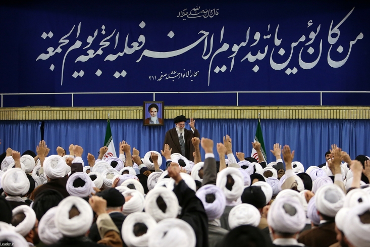  کسانی که به اطلاعات دسترسی دارند می دانند که چه دامهایی برای کشور گسترده شده یا در حال گسترده شدن است تا در حصار اراده و تصمیمات ملت نفوذ کنند.
حضرت آیت الله خامنه ای با اشاره به ضرورت هوشیاری مردم، تأکید کردند: اگر بر فرض، عنصری نفوذی در مجلس خبرگان و یا مجلس شورای اسلامی یا دیگر ارکان نظام وارد شود مانند موریانه از داخل پایه ها را می جود و سست می کند.