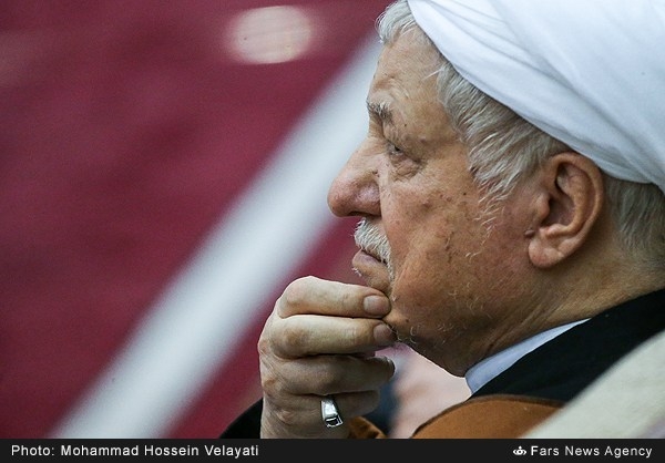 "لیست انگلیسی" نه یک فحش سیاسیِ بی‌پشتوانه ؛ بلکه واقعیتی است که ریشه در "همسویی" چندین‌ساله هاشمی و اعتدالی‌ها با انگلیس وآمریکا دارد و هدفش نیز با انگلیس مشترک است: تضعیف خط مبارزه با دشمنان اسلام و انقلاب که نمادشان در انتخابات خبرگان آیات جنتی، یزدی و مصباح هستند. تاریخ‌ معلم انسان‌هاست و درسِ تاریخ سی و هفت‌ساله انقلاب این است که همانطور که «اسلام‌آمریکایی» و «اخوند انگلیسی» واقعیت داشت؛ «لیست انگلیسی» نیز واقعیت دارد.