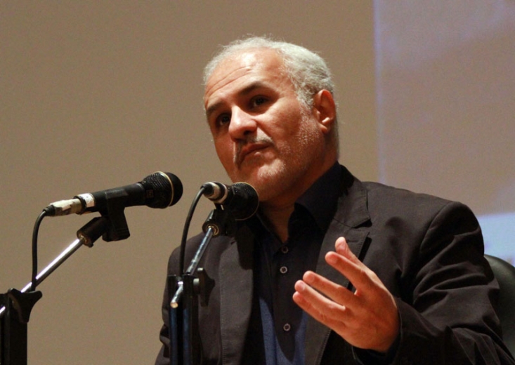 این انحرافی است که در اطرافیان امام شکل گرفته و موجب شده که رهبر انقلاب در واکنش به این مواضع در طول سال گذشته بیش از پنج بار بر ادامه و استمرار انقلاب تأکید کردند. رهبر انقلاب در پاسخ به این دست انحرافات در دیدار سال جاری با فرماندهان نیروی هوایی ارتش فرمود که انقلاب هنوز به اهداف و نتیجه خودش نرسیده است.