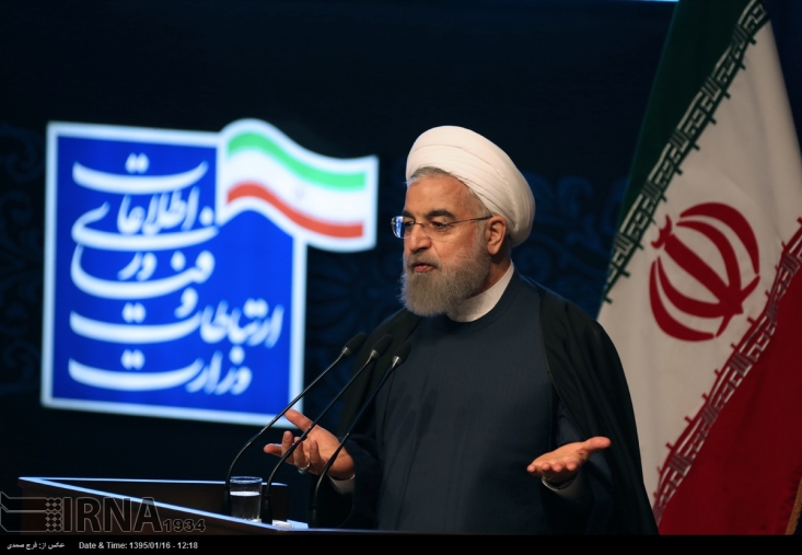 روحانی: آنهایی که امروز در مورد برجام صحبت‌هایی می‌کنند گویا فراموش کرده‌اند که غرب به دنبال کاهش تأثیرگذاری توانمندی ایران در بحث انرژی بوده است و اگر برجام نبود امروز حتی یک بشکه نفت نمی‌توانستیم صادر کنیم.