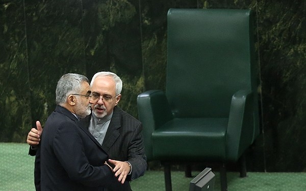 این اظهارات بروجردی در حالی است که رئیس کل بانک مرکزی ایران در مصاحبه&zwnj;ای با تلویزیون بلومبرگ گفته بود توافق هسته&zwnj;ای ایران و گروه 1+5 موسوم به برجام، تا کنون &laquo;تقریباً هیچ&raquo; دستاورد اقتصادی برای تهران در بر نداشته است. 