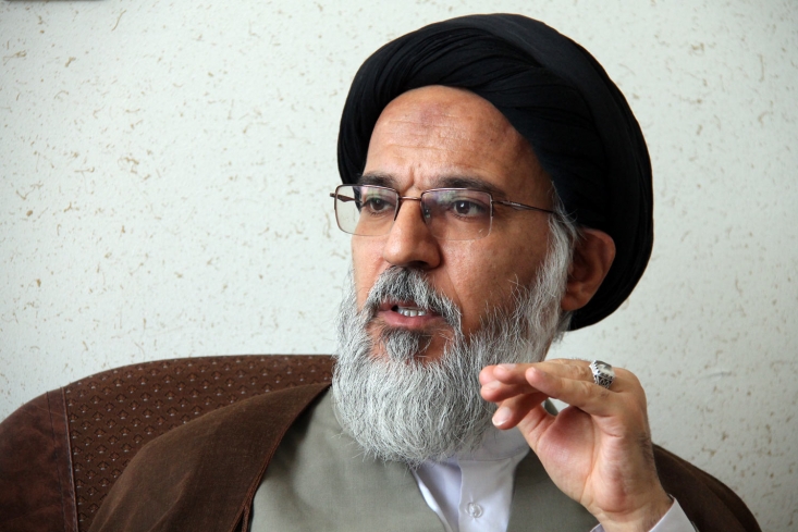 شرط انقلابی ماندن حوزههای علمیه/ برنامهریزی تمدن غرب برای استحاله سایر تمدنها اگر انقلاب اسلامي بخواهد به عنوان يک حرکت رو به پيش براي ايجاد يک تمدن اسلامي و بعد استحاله فرهنگ مادی غرب در درون تمدن اسلامي اقدام کند بايد رابطه بين اسلاميت و تمدن و جامعه و دولت اسلامي منطقاً حل شود که اين کار حوزه هاي علميه و شرط انقلابي ماندن حوزه و حکومت است.