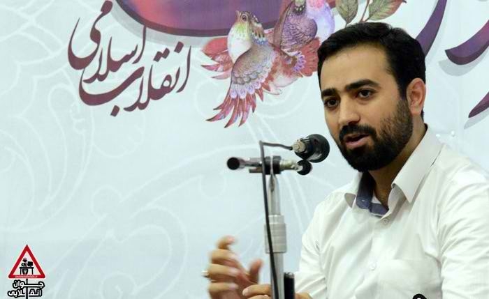 رییس جمهور ما براى کسی که رأس نظام طاغوت است از تعابیری چون "باهوش" و "با ادب" استفاده می کند! این بدترین مصداق نفوذ است. نفوذ ضرورتاً بواسطه جاسوس‌های شناسنامه‌دار اتفاق نمی افتد. امام فرمودند گاهی حرف دشمن با چند واسطه با زبان خودی ها بیان می شود.