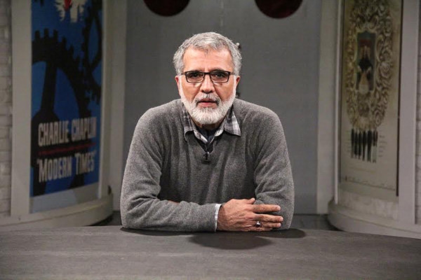 «شلاق»ها برای چه به صدا در میآیند؟/ داستان هفت: از نود سینمایی تا مجله خانواده سبز! پایان این ماجرای طولانی، اما هر چه باشد، حتماً نشانهای روشن از میزان تحمل آرای مخالف توسط روشنفکران مدعی آزادی بیان خواهد بود. مخصوصاً وقتی جواب نقد، با درخواست «شلاق زدن» پاسخ داده میشود. یادمان باشد که طرفداران این روزهای برنامهی «هفت»، وقتی «جیرانی» آنها را متهم به داشتن تفکرات کمونیستی کرد، تنها درخواست مناظره داشتند. اما این روزها، مخالفان هفت که موافقان آن روزهای «جیرانی» بودند، درخواست شلاق زدن برای «فراستی» دارند.