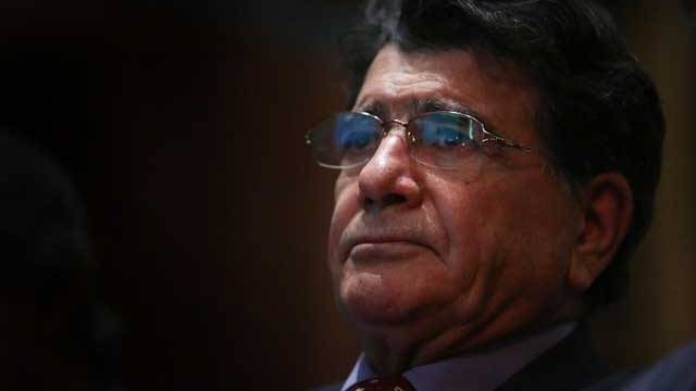 بد نیست برخی مواضع توهین‌آمیز شجریان نسبت به احکام اسلامی و انقلاب اسلامی بازخوانی شود تا مشخص گردد که مظلوم‌نمایی این روزهای او، ناشی از استیصال و رویگردانی مردم از اقداماتش است و نه از سر ارادت به باورهای مردم این سرزمین.