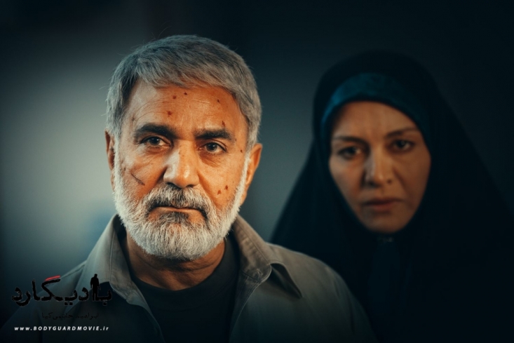 الگو نمایی از طریق سینما / «حیدر ذبیحی» در برابر ابر قهرمان های هالیوود یکی از قهرمان های تازه خلق شده ی انقلاب اسلامی "حیدر ذبیحیِ" بادیگارد است که "حاج کاظمِ" آژانس شیشه ای را تکمیل می کند . "حاج حیدر" و "حاج کاظم" قهرمان هایی هستند که برخلاف ابر قهرمان های هالیوودی بازوهای کلفت و پاهای آهنین ندارند بلکه افرادی هستند از جنس همان مردمی که هر روز در کوچه و خیابان و اداره و دانشگاه با آن ها سرو کار داریم .