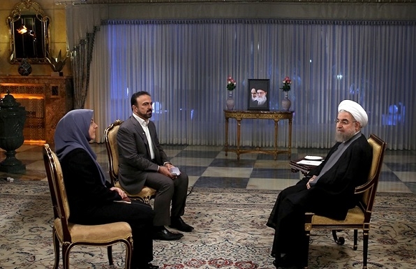 شاید این سوال مطرح شود که قیمت نفت، بر اساس متغییرهای جهانی است و ربطی به دولت ندارد که در پاسخ باید گفت؛ سیاست های دولت ها در ایران در تعیین قیمت نفت در جهان تاثیر بسیار زیادی را داشته و دارد. ایران بعنوان یکی از دو قطب اوپک، همیشه یکی از تعیین کنندگان اصلی سیاست های جهانی نفت بوده و کشورهای زیادی سیاست های نفتی خود را با ایران تطبیق می کرده اند و می کنند.