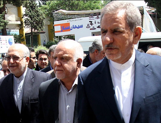 در حالیکه 15 ماه از نامه سرگشاده و اعتراضی چهار وزیر دولت یازدهم به رئیس جمهور در اعتراض به ناهماهنگی ها در تصمیم گیری دولت وهمچنین تکه پرانی های زنگنه و نعمت زاده در مساله کرسنت می گذرد هنوز اختلاقات وزرای کابینه در بزنگاه های سیاسی و اقتصادی خود را نشان میدهد.