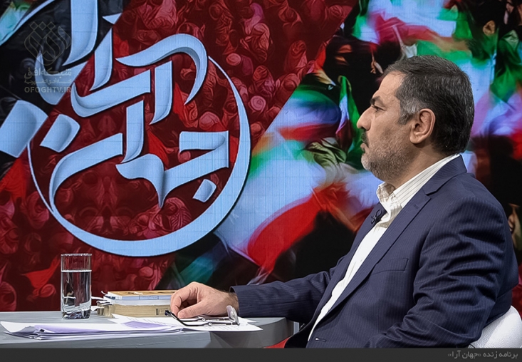 اگر در 23 بهمن ملت ایران هنوز شاهنشاهی است، ارتش هم هنوز شاهنشاهی است. همان‌طور که ملت در 23 بهمن حرکت جدیدی کرد و ملت جدیدی شد، ارتش هم ارتش جدیدی شد. این ارتش همان ارتشی است که 50 هزار شهید داد. در تمام ارگان‌ها و دانشگاه‌ها و هرجای دیگری دست بگذارید، یکی از ارتشی‌ها آنجا حضور پیدا می‌کند و قوام می‌دهد و باعث رشد آنجا می‌شود. 