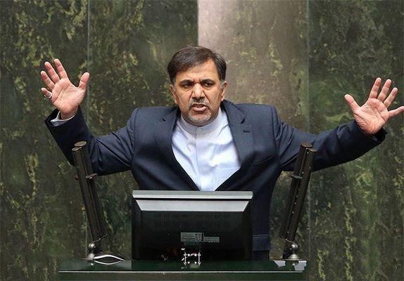 عباس آخوندی که باید روز یکشنبه به وعده های زمین مانده خود در روز کسب رای اعتماد پاسخگو باشد اما حامیان محکمی هم دارد که به قول کواکبیان، نمایندگان منتقد وزیر را قلع و قمع میکنند.