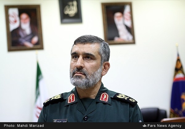 ما درداخل کارهای بزرگی می‌کنیم که رسانه‌ای نمی‌شود. می‌ترسیم که تهمت وافترا به ما بزنند. مثلاً چندی پیش هلیکوپتری که وزیر محترم دفاع آن رامعرفی کرد در رسانه‌ها و در گوشه ای از اخبار پخش شد و در مقابل هواپیمایی که از غرب خریداری شد، در همه شهرها گرداندند و به آن شکل از آن استقبال کردند.