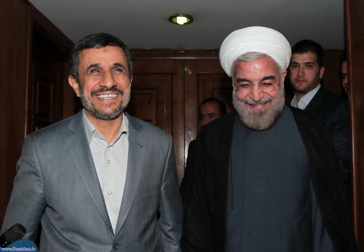 من صلاح نمی‌دانم شما وارد بشوید. بله، این چیز خیلی مهمی که نیست. این یک چیز خیلی طبیعی است، خیلی ساده است. بله، ما این توصیه را به یکی از آقایان، به یکی از برادران کردیم. خوب، حالا این مایه‌ی اختلاف بشود بین برادران مؤمن، یکی بگوید فلانی گفته، یکی بگوید نگفته، یکی بگوید چرا پشت بلندگو نگفته؟ خوب، حالا این هم پشت بلندگو.
