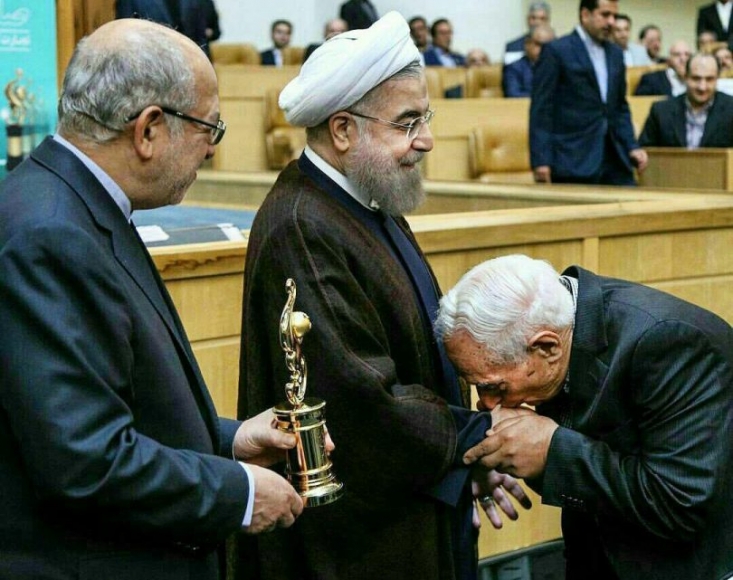 از سه برابر کردن یارانه مددجویان قبل از انتخابات تا حذف یارانه همه مردم بعد از انتخابات؛ رئیس مرکزتجارت جهانی ایران: دولتمردان گفتند در دولت دوازدهم یارانه نقدی به طور کامل حذف می شود! رئیس مرکز تجارت جهانی ایران: طبق اطلاعاتی که دوستان دولتمردم از درون دولت در اختیار بنده قرار داده اند مطمئنم که دولت در صورت پیروزی در انتخابات ریاست جمهوری آینده پرداخت یارانه نقدی را بطور کامل قطع و پرونده آنرا برای همیشه خواهد بست.