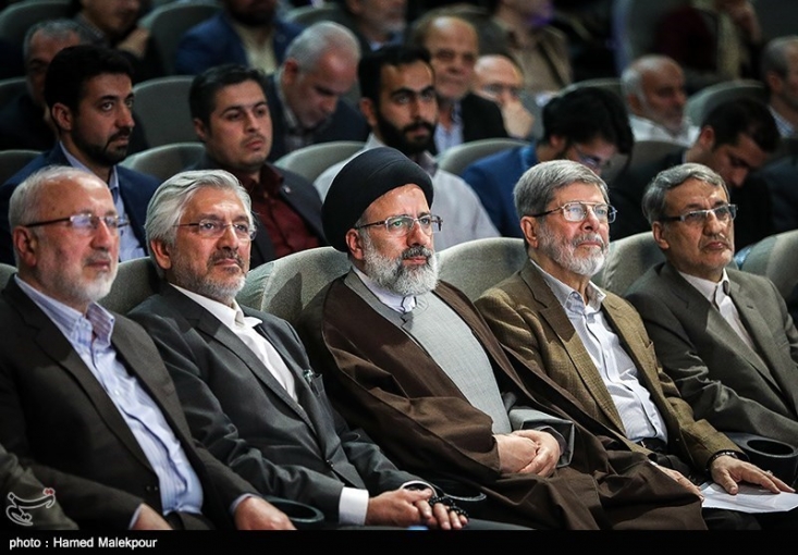  ما ضمن احترام به تمام کاندیداهای ریاست جمهوری، همراه و هنگام با تشکیل ستادهای سلامت، حامی حضرت حجت الاسلام و المسلمین جناب آقای رئیسی، در اقصی نقاط کشور، ضمن ترغیب تمام مردم و به خصوص خدمتگذاران حوزه سلامت شامل کلیه اعضای هیئت علمی، پزشکان، دندانپزشکان، روان شناسان، داروسازان، پیراپزشکان، پرستاران، ماماها و سایر اقشار جامعه پزشکی برای رای دادن به ایشان تلاش خواهیم کرد