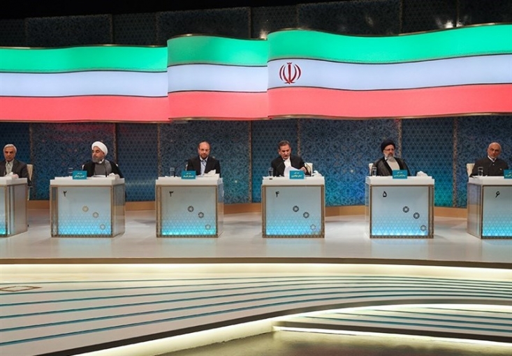  شما یکی از گلابی&zwnj;هایی که باید از برجام می&zwnj;چیدید سرمایه&zwnj;گذاری خارجی بود. سرمایه خارجی شما چقدر است؟  سال ۹۵ کل سرمایه خارجی که جذب شده ۵۰۰ میلیون دلار بوده. آماری که ما داریم آن است که صادرات غیر نفتی ۱۰ درصد کاهش داشته است. آمارسازی که می&zwnj;کنید کار درستی نیست.

