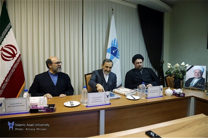 بخشی از مشکل اصلی در این میان دخالت فرزندان آقای میرزاده در امور دانشگاه ‌آزاد و دخالت آنها در انعقاد قراردادهای مالی کلان است که اسناد همه اینها موجود است. حتی اظهارات بعضی از روسای واحدهای دانشگاه آزاد موجود است که با امضاء خط خود دراین‌باره نوشته‌اند.فرزند آقای میرزاده از برخی روسای واحدها خواسته است که با شرکت خاصی قرارداد انعقاد کنند و آن فرد زیربار نرفته و مغضوب آقای میرزاده قرار گرفته است.