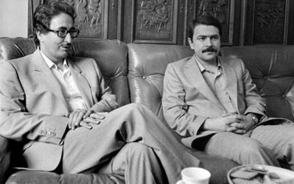 این هشدارها معنایی جز این نداشت که خود را یک طرف جنگ داخلی و طرف دیگر را ارتجاع می‌دانستند. گام نخست منافقین تجهیز نظامی و غارت پادگان‌ها بود. اما این اقدام برای سازمان کافی نبود و آنها به دلیل کمک‌های مالی بنی‌صدر توانسته بودند مقدار قابل توجهی سلاح از طریق واسطه‌های عراقی از راه کردستان وارد کند؛ بدین ترتیب سازمان در روزهای منتهی به خرداد 60 به قدری تجهیز شده بود که می‌توانست تا مدت‌ها تغذیه شود.