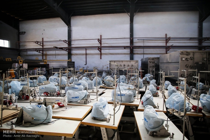 همان طور که شیشه کثیف با دستمال تمیز پاک می‌شود، غبار رکود بر روی تولید و صنعت هم با طرح‌هایی پاک می‌شود که بعدا خودشان دردی بر روی دردهای تولید شوند و چوبی لای چرخ‌های صنعت شوند.