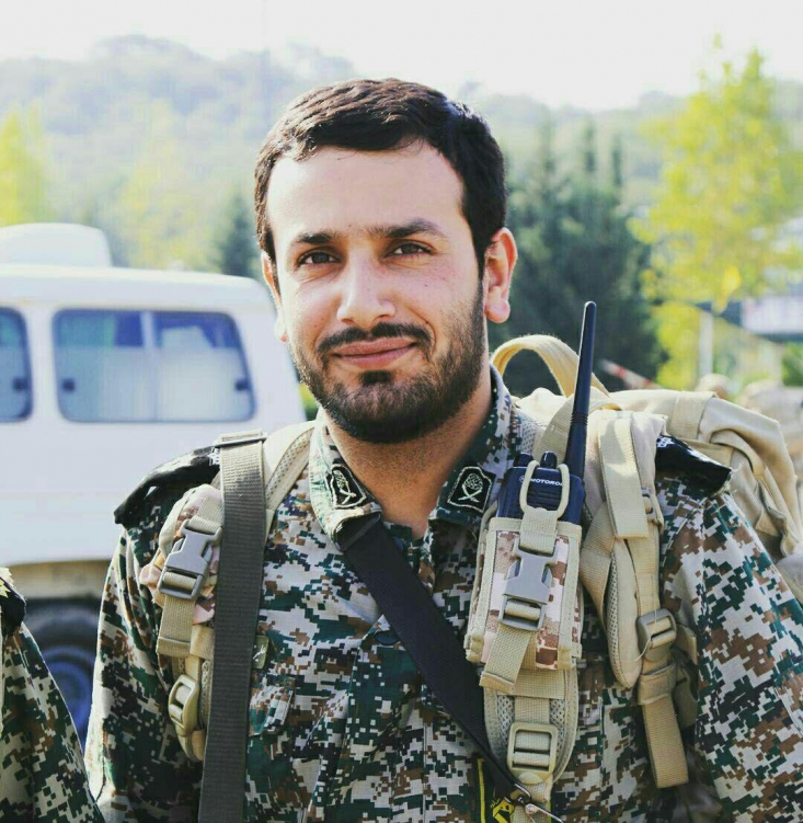  آن روز صبح محمد‌امين خوابيده بود، عليرضا نتوانست با پسرش صحبت كند، عليرضا گفت غروب زنگ مي‌زنم با محمدامين صحبت مي‌كنم. هميشه وقتي مي‌رفت مأموريت مي‌گفت از همه بيشتر دلم براي محمدامين تنگ مي‌شود. آخر صدای همه شما را مي‌شنوم و با شما صحبت مي‌كنم، اما محمد امين كه نمي‌تواند صحبت كند. دلم برايش تنگ مي‌شود اما... اين آخرين تماس عليرضا بود و ديگر نه محمدامين صدای پدرش را شنيد و نه عليرضايم صداي محمد‌امين را.