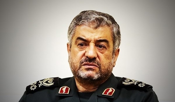شهیدحججی ها محصول انقلاب اسلامی هستند/نیروهای داعش سربازان خط مقدم رژیم صهیونیستی هستند/ به زودی هیچ شهری در اختیار داعش نخواهد بود
جنگهای بعدی 33 روزه، هشتروزه و 22 روزه به پیروزی قاطع انقلاب اسلامی ختم شده و نتیجه آن باعث بیداری مردم کشورهای منطقه شد تا اینکه دشمنان از ترویج فرهنگ اسلامی احساس خطر جدی کردند و از میان گروههای تند وهابی بهرهبرداری کرده و با آموزش و پشتیبانی علیه انقلاب اسلامی سازماندهی کردند، چراکه میدانستند انقلاب اسلامی یک حرکت اعتقادی است، بنابراین فرقههای اقلیت وهابی و تکفیری را علیه ایران سازماندهی کردند.