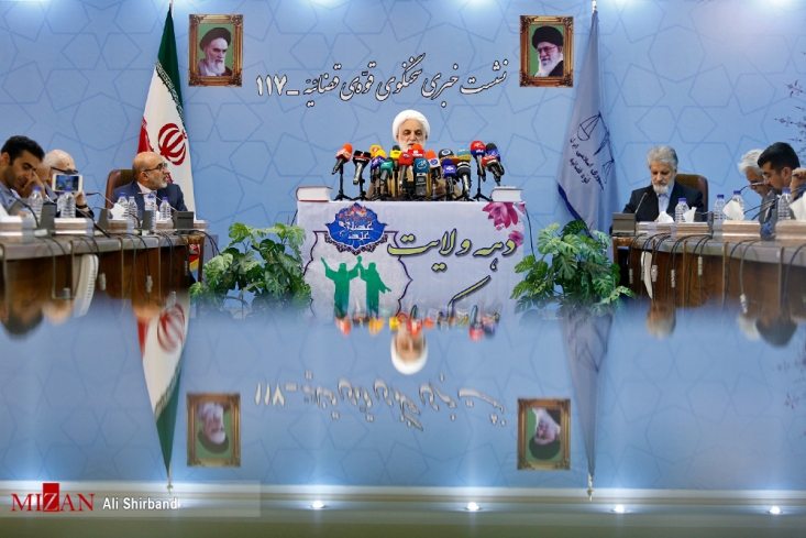 علیرضا رجایی 2 سال قبل از ابتلا به سرطان، از زندان آزاد شده است/ درجلسه شورای عالی امنیت ملی مقررشد حصر همچنان باقی بماند/ با اشاره به پرونده محمدعلی طاهری: قوه قضائیه تحت فشار و فضاسازی اقدامی نخواهد کرد/ دولت درباره گذشته حقوقهای نجومی اقدامی نکرده است سخنگوی قوه قضائیه گفت: مصوبه شورای عالی امنیت ملی، قانونی و لازمالاجراست و هیچکس حق مخالفت با آن را ندارد. در جلسه اخیر شورای عالی امنیت ملی هم این بحث، با وجود آنکه جزو دستورجلسه نبوده، مطرح میشود و قرار بر این میشود که حصر، همچنان باقی بماند.