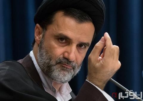 این سخنان نظر بنده نبوده است بلکه صرفا نظر امام خمینی ره در صحیفه ج10 ص223 میباشد. امام خمینی( ره )میفرماید اگر کسانیکه منکر ولایت فقیه هستند به لوازم حرفهایشان توجه داشته باشند مرتدند یعنی بگویند من منکر ولایت فقیه هستم و اگر ائمه یا پیامبر علیهم السلام هم فقیه را نصب کرده باشد و ولایت داده باشد من ائمه و پیامبر عليهم السلام را هم قبول ندارم چون انکار رسالت کرده است از دین خارج شده است در حالی که کسانی که اگر انتقادی نسبت به ولایت فقیه داشته باشند هیچگاه منکر ائمه و پیامبر علیهم السلام نیستند و لذا به نظر امام خمینی مرتد نیستند پس فقط منکر دین و رسالت مرتد است. 