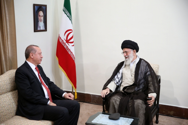 حضرت‌ آیت‌الله خامنه‌ای برگزاری همه‌پرسی در کردستان عراق را خیانت به منطقه و موجب تهدید آینده آن، خواندند و تأکید کردند: ایران و ترکیه باید در مقابله با این حادثه، هر اقدام ممکن را انجام دهند.