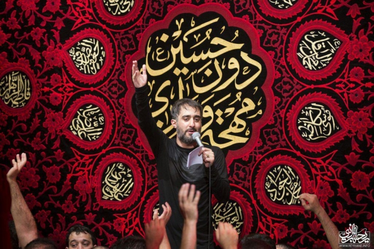 
مراسم سوگواری و عزاداری سرور و سالار شهیدان حضرت اباعبدالله الحسین(ع) در دهه اول محرم 1439 با سخنرانی حجت‌الاسلام شیخ عباس صراف و مداحی کربلایی محمدحسین پویانفر در هیئت ریحانة‌النبی(ع) برگزار شد.