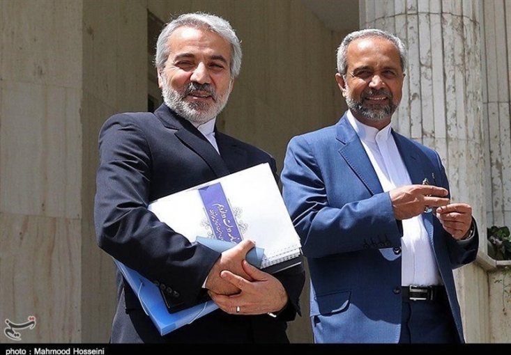 دولت در نیمه نخست امسال مبلغ 7/82 هزار میلیارد تومان به پروژه های عمرانی اختصاص داده که 36 درصد نسبت به مدت مشابه سال 1395 و 78 درصد کمتر از مبلغ مصوب در قانون بودجه 1396 بوده است. مبلغ مصوب شش ماهه نخست امسال 36/37 هزار میلیارد تومان بوده است.