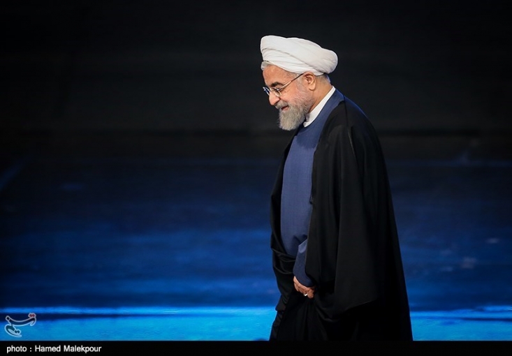 طبق درسهایی که خواندهاید رفتار معصوم حجت است یا آن اعرابی؟/ انحراف بزرگتر تفکیک اقوال رسول خدا به قول از طرف خدا و قول از طرف خود است/ ناقدان معصومین یا جاهل به مقام ایشان و یا اهل غرض ورزی و دشمنی بودهاند با کمی بررسی به این خواهیم رسید که ناقدان اهل بیت(ع) یا جاهل به مقام اهل بیت(ع) و عصمت آنها بوده اند یا اهل غرض ورزی و تخریب و دشمنی بودهاند. که البته معصومین(ع) با رحمت خود بیشتر طریق اقناع، پاسخگویی و هدایت فرد را اتخاذ می کردند و البته گاهاً هم درصورتی که نقد فرد مغرضانه و مخربانه بوده است، آنان را با پاسخ قاطع روبرو کردهاند.