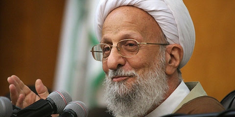 
برخی مسئولین نه تنها اجرای &laquo;احکام اسلام و عدالت&raquo; را وظیفه خود نمی دانند، بلکه تأمین حداقل نیازهای مادی مردم را نیز وظیفه خود نمی دانند؛ چون دشوار است! تنها باید کسانی که ممکن است ایجاد اغتشاش کنند را آرام نگه داشت! اما همه مردم از جمله اکثریت کسانی که در بیست و دوم بهمن و نه دی آمدند، این طور فکر نمی کنند؛ بلکه اکثریت قریب به اتفاق آن ها حاضر به تحمل سختی ها هستند، اما با تبعیض و ناعدالتی میانه ای ندارند! معتقدند اگر سختی هست، باید برای همه [مسئولین] هم باشد. 