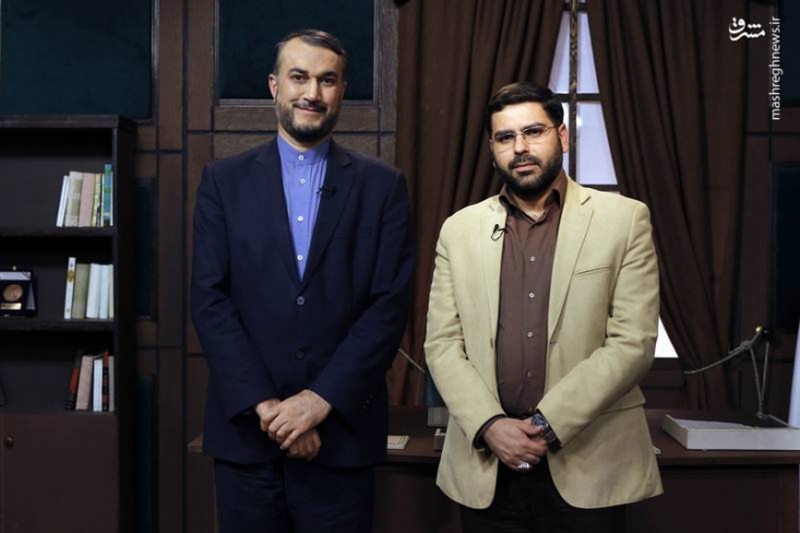مستنداتی که سردار سلیمانی ارائه داد، این بود که مستندات دقیق و با اطلاعات به لحاظ جغرافیایی و زمانی و جزئیات دقیق ارائه داد. در زمانی که مثلا در عراق موصل در اشغال داعش بود، هواپیمای C-130 امریکا در فرودگاه موصل نشسته است، ژنرال‌های آمریکایی از این هواپیما پیاده شدند و تجهیزات نظامی تخلیه شده است. در سالن VIP فرودگاه رهبران داعش در موصل با ژنرال‌های امریکایی 3 ساعت و 23 دقیقه مذاکره کرده‌اند و بعد سوار هواپیما شدند و برگشتند.
