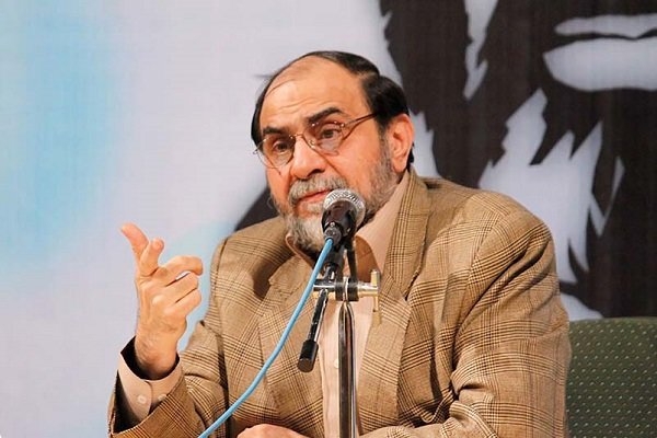 ازغدی: استمرار عدالت خواهی وظیفه دینی و انقلابی است اما برخورد ابزاری و جناحی اشتباه است/ متحجران و روشنفکرنمایان، مخالف دنبال کردن عدالت اند/ بررسی رابطه عدالت و ولایت وجوه مختلف دارد متحجرین میگویند تا امام معصوم نیاید ما به عدالت کامل نخواهیم رسید پس هیچ کاری را هم نباید کنیم؛ امام خمینی(ره) این افکار را زاییده روحانیون ترسویی دانستهاند که جرات مبارزه را ندارند و برای همین چنین نظریاتی را طرح میکنند.