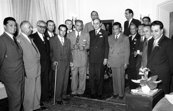 وزیر دفاع آمریکا گفت حق با شماست ولی فکر نکنید ما انگلیس را میرنجانیم و صرفا طرف ایران را میگیریم وزیر دفاع آمریکا: «میدانیم حق با شماست ولی مصلحت ما ایجاب نمیکند رفتارمان را با انگلیس تغییر دهیم. به آقای دکتر مصدق بگویید که حق با مصلحت دوتاست. ما حق را به ایشان میدهیم ولی در عمل نمیتوانیم آن کار را بکنیم.»