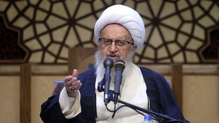 آیت الله مکارم شیرازی:کنوانسیون FATF استعماری است/ در مقابل خواستههای نامشروع غربیها تسلیم نشوید/ در حکومت اسلامی ما حامی حکومت اسلامی هستیم نه وابسته به آن اگر روحانیت استقلالی نداشت امام نمیتوانست قیام کند و این برنامه را به راه بیندازد. هنگامی که رئیس شورای عالی حوزه بودم، یکی از کارهای مهم تنظیم اساس نامه برای حوزه بود و ماده مهم اساسنامه، استقلال حوزه علمیه است که امام به رسمیت میشناخت و رهبری معظم انقلاب نیز به رسمیت میشناسد. ایشان میگوید من در حوزه به عنوان یک مرجع دخالت میکنم. یعنی احترام حوزه را به عنوان یک تشکیلات مستقل حفظ میکند.