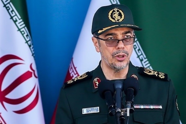 اطلاعات دقیقی داریم که رئیس جمهور آمریکا تلاش داشته ارتش این کشور را وادار به حمله نظامی به ایران کند/ باید آماده باشیم سرلشکر باقری رسیدگی به ایثارگران را امری مهم برشمرد و تصریح کرد: باید از زحمات رزمندگان قدردانی کرد. هرچند رئیس جمهور فعلی آمریکا حرف از جنگ نمی زند اما اطلاعات متقنی وجود دارد که در یک سال گذشته تلاش داشته ارتش امریکا را وادار به حمله نظامی به ایران کند. پس باید به دفاع از کشور اهمیت داد.