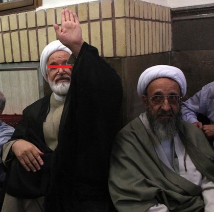 هادی غفاری: معتقدم تصمیم آقای کروبی هم مغایر قانون بود و هم عجولانه/ او در یک مخمصه گیر کرده است، حرفی زده است که نه میتواند پس بگیرد و نه می تواند ادامه دهد آقای کروبی در یک مخمصه گیر کرده است، نه میتواند صحبتی که کرده را پس بگیرد زیرا در شأن یک شخصیت سیاسی نیست که صحبتی که امروز انجام داده را فردا پس بگیرد و نه میتواند ادامه دهد.