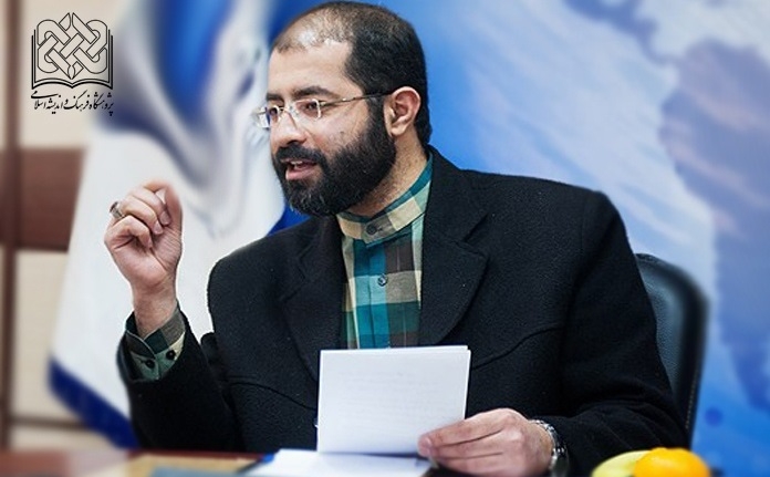 التهابِ معیشتی، پریشانیِ اجتماعی/ مواجهۀ منفعلانۀ دولتِ اعتدالگرا با تنگناهای اقتصادیِ مردم اگر کارگزارانِ دولتی، تغییرِ رویّه ندهند و راهِ تازهای را در پیش نگیرند، اصطکاکها و تزاحمات، خواسته یا ناخواسته، هر چه بیشتر به سطحِ اجتماعی کشیده، و زندگیِ روزمرۀ مردم، دستخوشِ تلاطم و تنش خواهد شد. این تصوّر که میتوان با اقداماتِ سطحی و تسکینبخش، آرامش و اطمینان را به جهانِ اجتماعی بازگرداند و شکافهای پدید آمده را ترمیم کرده، خطاست. هزینهی نسنجیدهکاری و ندامکاریِ دولت، تاکنون از جیبِ مردم پرداخت و بر زندگیِ روزمرۀ مردم، اثرِ منفی نهاده است، اما گویا کاسهی صبرِ مردم، لبریز و دیگر اینچنین وضعی را برنمیتابند. شرایطی که در آن قرار گرفتهایم را نباید سبک انگاریم؛ امروز نسبتی که مردم با انقلاب برقرار کردهاند، به عملکردِ ساختِ دیوانسالاریِ دولتی گِره خورده و کمکاریهای و ضعفها و بیتحرّکیهای دولتی در اذهانِ بخشها و لایههایی مردم، به پای انقلاب و نظامِ اسلامی نوشته میشود. پس باید هر طور شده، ساختِ دیوانسالاریِ دولتی را دستکاری کرد و آن را با توقعات و نیازهای مردم، متناسب نمود.
