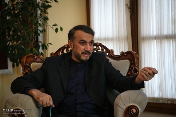اگر برد موشکهایمان از تلآویو کمتر شود تهدید جنگ جدی میشود/وقتکشی، بخشی از استراتژی مذاکراتی اروپاست/انتقاد از عدم سفر احمدی نژاد و روحانی به سوریه دیپلماسی تهاجمی ترامپ را باید با دیپلماسی مقتدرانه هوشمند نامتقارن جواب داد، نه با دیپلماسی کلاسیک و از این قواعد باید خارج شد. باید دیپلماسی ما آنقدر حکیمانه و چابک باشد که دیپلماسی تهاجمی ترامپ را متلاشی کند و هر روز صبح که ترامپ از خواب بیدار میشود، به جای توئیت، دچار سرگیجه سیاسی شود.