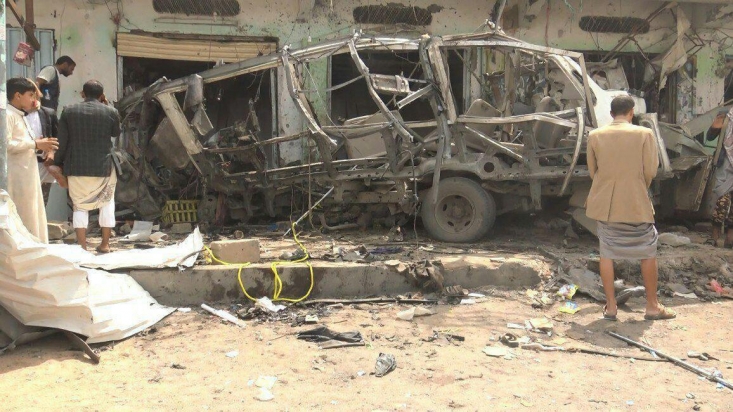 ائتلاف به رهبری عربستان سعودی با حمله به یک اتوبوس که حامل کودکان یمنی بوده است سبب شهادت شمار زیادی از غیر نظامیان شده است.
سازمان صلیب سرخ به نقل از منابع بیمارستانی در استان صعده، در شمال یمن گفته است که در جریان حمله جنگنده های رژیم سعودی ، یک اتوبوس حامل دانش آموزان یمنی در منطقه «ضحیان» واقع در استان صعده بمباران کردند. در این حمله ۴۷ دانش آموز یمنی شهید و ۷۷ تَن دیگر به شدت زخمی شدند که حال شماری از آنها وخیم گزارش شده است. بیشتر این کودکان زیر ده سال داشتند.