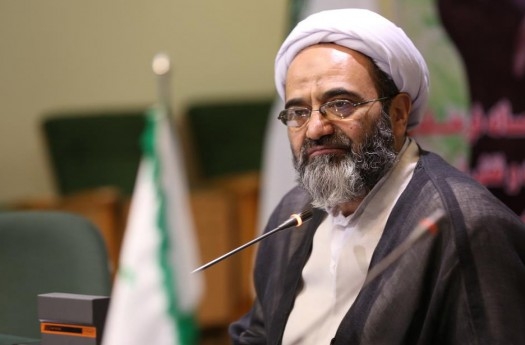 چرا انقلاب اسلامی در مسیر تمدن اسلامی قرار دارد؟/فروپاشی صرفا یک ایده ی ژورنالیستی برای فضاسازی تبلیغاتی است این بحثهایی که درباره فروپاشی در میان برخی نخبگان ما مطرح شده است، به اعتقاد من انعکاس و عکسالعملی است که انقلاب اسلامی درباره فروپاشی تمدن غرب مطرح کرده است. پیروزی انقلاب اسلامی در کشور ما دو فرایند مهم را تقویت و تسریع کرد؛ یک، فرایند شکلگیری یک تمدن جدید بر اساس معنویت و ارزشهای الهی و اسلام و دو، تسریع در فروپاشی تمدن جدید.