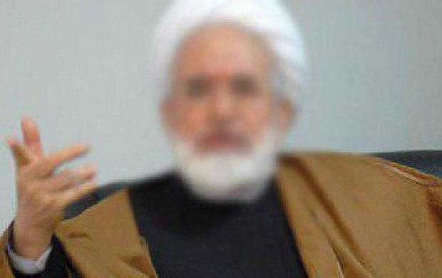 فرار از تاریخ/ مروری مستند بر ادعاهای نامه جدید کروبی درباره تغییرات اصل ولایتفقیه در بازنگری قانون اساسی «مهندسی تاریخ» شایستهترین تعبیری است که میتوان برای نامه آقای کروبی به کار برد. او برای توجیه مخالفت این سالها و روزهای خود با ولایت فقیه، وقایع 29 سال پیش را وارونه، ناقص و خلاف واقع تعریف میکند. موافقان را مخالف و مخالفان را موافق جلوه میدهد، پیشنهادی که تصویب نشده را «مصوبه» مینامد، نقل قولهای خیالی و غیرواقعی نقل میکند، عامدانه زمانها را جلو و عقب میبرد، از افراد مرحوم شده خاطره میگوید تا امکان رد و تاییدش نباشد و... .
