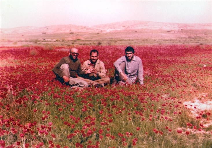 باید گفت که امروز بین وزیر پورشه سوار و چرتکه اندازی که جان کودکان را با عدد و رقم سبک سنگین می کند با آن قاضی زاده هاشمی فعال در جهاد سازندگی زمین تا آسمان تفاوت است. تفاوتی که گام به گام و آهسته و پیوسته از تحبیب به مال اندوزی و تکاثر ثروت پدیدار شده است و امروز هم خود را محق به توهین به قشر ضعیف جامعه می داند و هم با تحریف شهید مطهری سعی در تطهیر سرمایه داری دارد.

