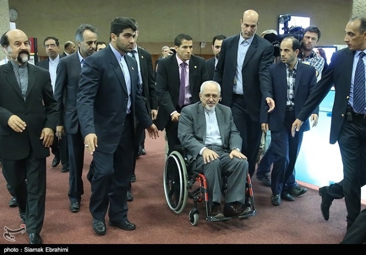 بالاخره FATF برای رفع مشکلات است یا گرفتن بهانه از دشمن؟/ غربگرایان برای پیوستن به کنوانسیونهای استعماری زمین و زمان را به هم دوختند/ ظریف: اینکه با این لوایح مشکلات حل می شود، تصور اشتباهی است اما یکی از بهانههای مهم از آنها گرفته میشود! استدلالی که ظریف برای حمایت از FATF داشت این بود که با تصویب FATF، میتوان بهانه های کشور های خارجی را در لج بازی با ایران گرفت. سوالی که باید از ظریف پرسید این است که تا کی قرار است کشور های بیگانه برای ایران بهانه تراشی کنند و دولت مردان ایران هم برای بدست آوردن دل آنها، زیر بار هر کنوانسیون استعماری برود؟