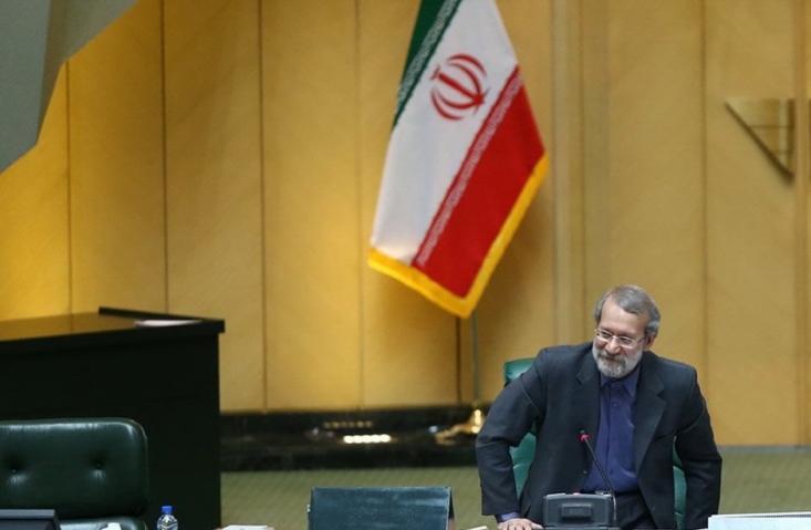 اعتراض نمایندگان مجلس به عملکرد خودسرانه لاریجانی برای تصویب لوایح «FATF» موضوع از این قرار است که لاریجانی برخلاف قانون اساسی، آئین نامه داخلی مجلس و حتی آئین نامه مجمع تشخیص مصلح نظام خواستار این شده است که بدون تامین نظر شورای نگهبان قانون اساسی مراحل تصویب لوایح مربوط به FATF طی شود.