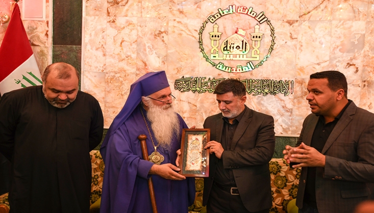 کشیش کلیسای ایالت جورجیا: برای بوسیدن خاک مقدس به کربلا آمدم/"ذبیح الفرات" که در انجیل ذکر شده همان امام حسین است/ رئیس کلیسای ایالت اورگن آمریکا: زیارت اربعین بزرگترین تجمع بشریت در جهان است پدر "مالخاز سونگیو لاشفیلی" یکی از کشیش های ایالت جورجیا در آمریکا که برای مشارکت در زیارت اربعین امام حسین(ع) به کربلا آمده تاکید کرد: عدالت و صلح با جانفشانی مرد بزرگی به نام امام حسین(ع) پیروز شد.