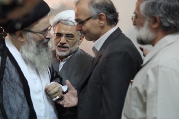 بازخوانی توهین «هاشم آقاجری» به مراجع تقلید در منزل «عبدالله نوری»/ آقاجری در منزل عبدالله نوری: احکام فقهی خردکننده انسانیت است! بازخوانی سخنان هاشم آقاجری در منزل عبدالله نوری در سال ۸۷، اهمیت تذکر امروز آیتالله یزدی در حفظ شئون مرجعیت و مراقبت برخی مراجع تقلید از ملاقات با افرادی معلومالحال را دو چندان میکند.